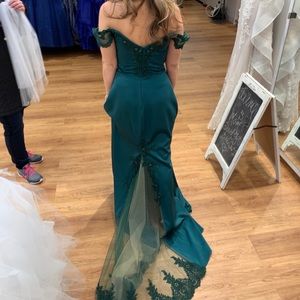 Gown / maid of honor dress